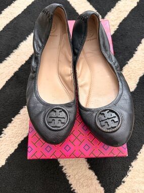 Tory Burch Black Leather Logo Round-Toe Allie Ballet Flats